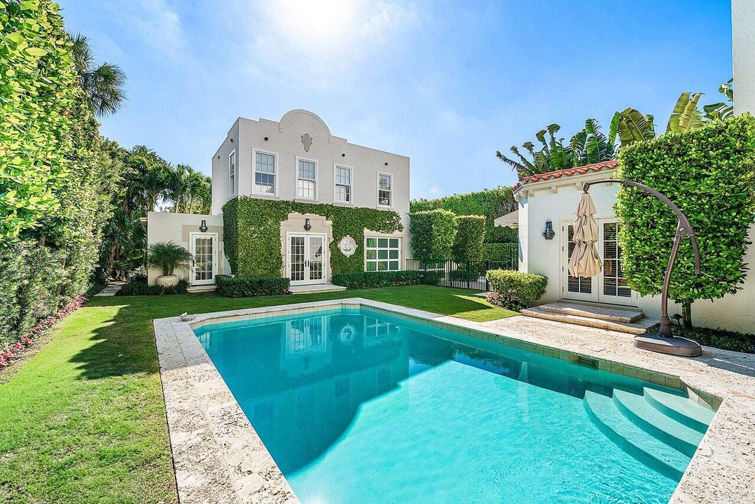 For Sale: $22,995,000 (6 beds, 6 baths, 5200 Square Feet)