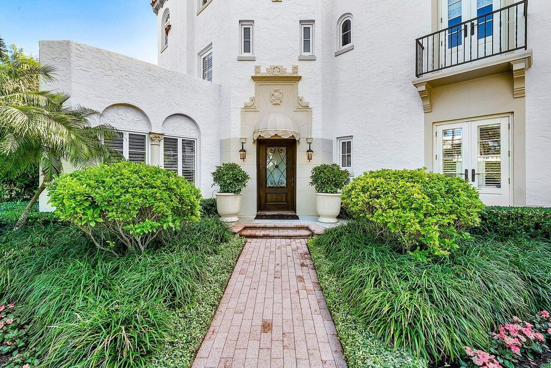 For Sale: $22,995,000 (6 beds, 6 baths, 5200 Square Feet)