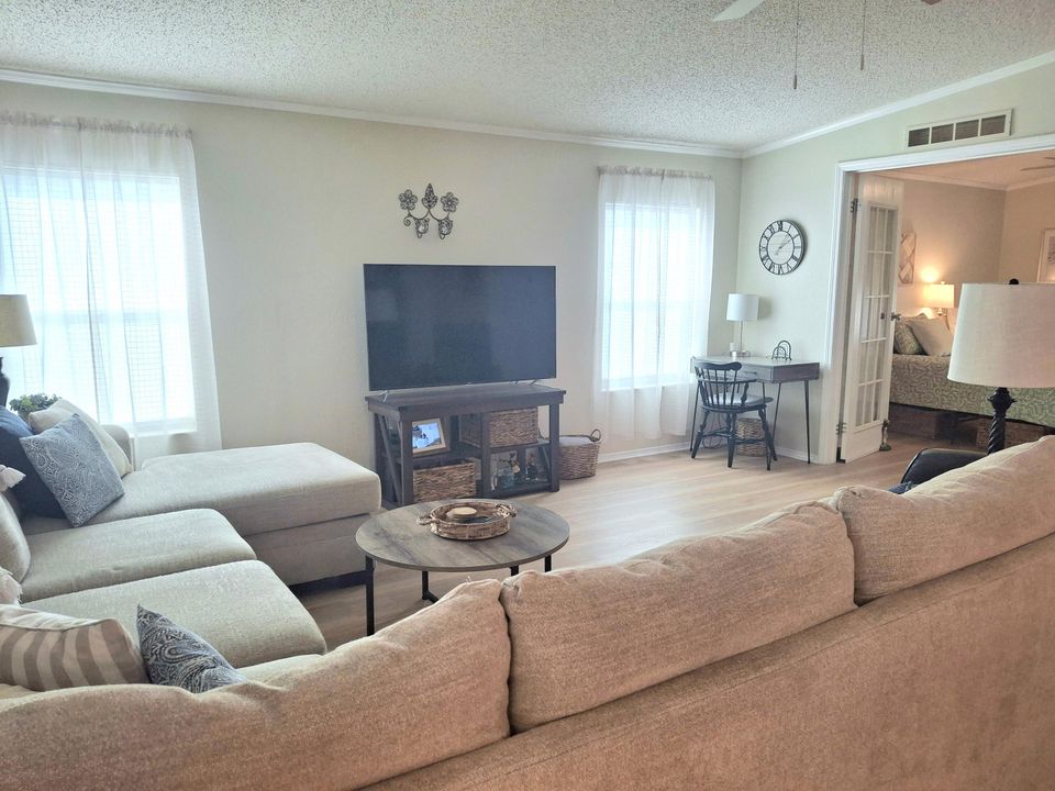 待售: $249,900 (3 贝兹, 2 浴室, 1418 平方英尺)