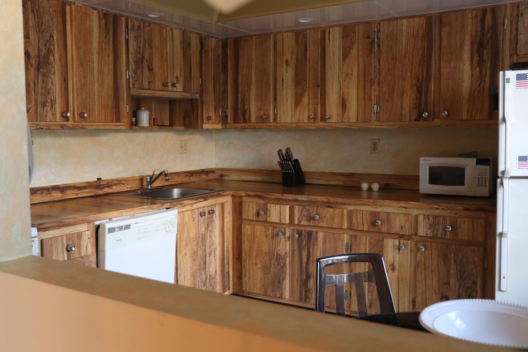 合同活跃: $1,400 (1 贝兹, 1 浴室, 792 平方英尺)