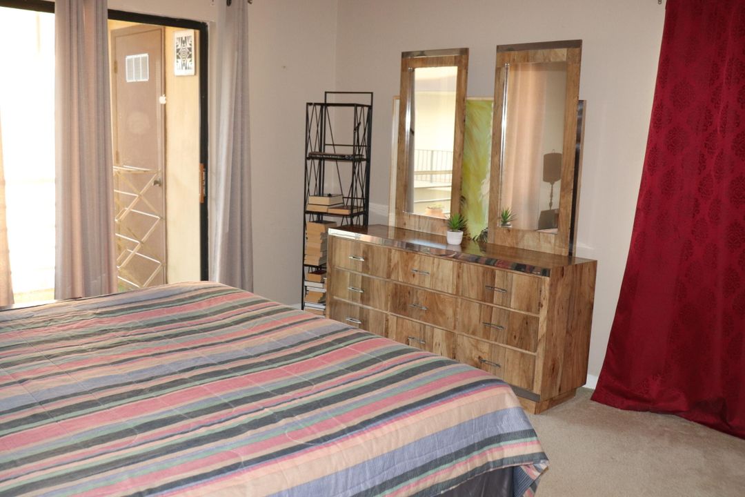 合同活跃: $1,400 (1 贝兹, 1 浴室, 792 平方英尺)