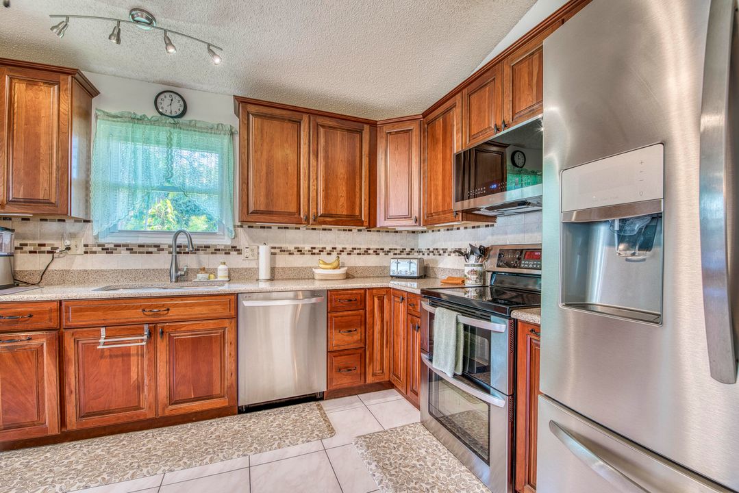 For Sale: $475,000 (3 beds, 2 baths, 1518 Square Feet)