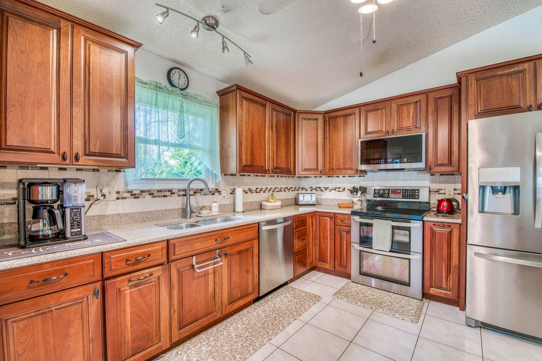 For Sale: $475,000 (3 beds, 2 baths, 1518 Square Feet)