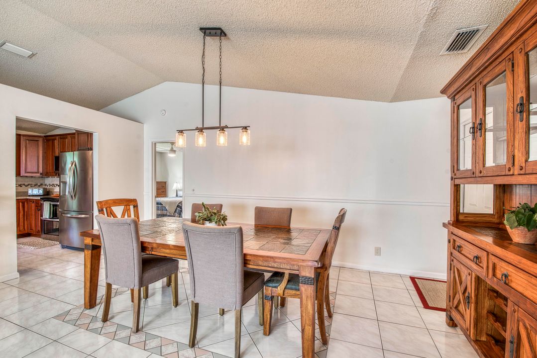 For Sale: $475,000 (3 beds, 2 baths, 1518 Square Feet)