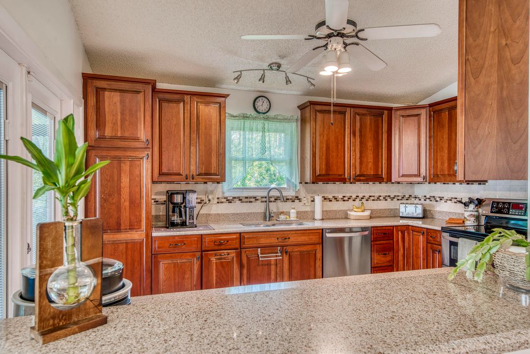 For Sale: $475,000 (3 beds, 2 baths, 1518 Square Feet)