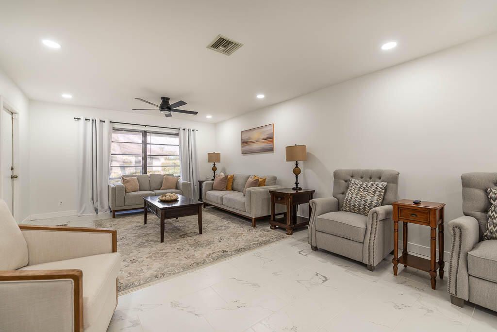 出租: $3,000 (2 贝兹, 2 浴室, 1400 平方英尺)