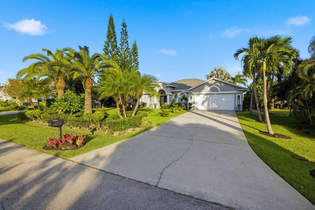 For Sale: $579,900 (3 beds, 2 baths, 2053 Square Feet)