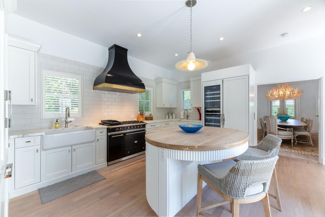 For Sale: $22,995,000 (6 beds, 6 baths, 5200 Square Feet)