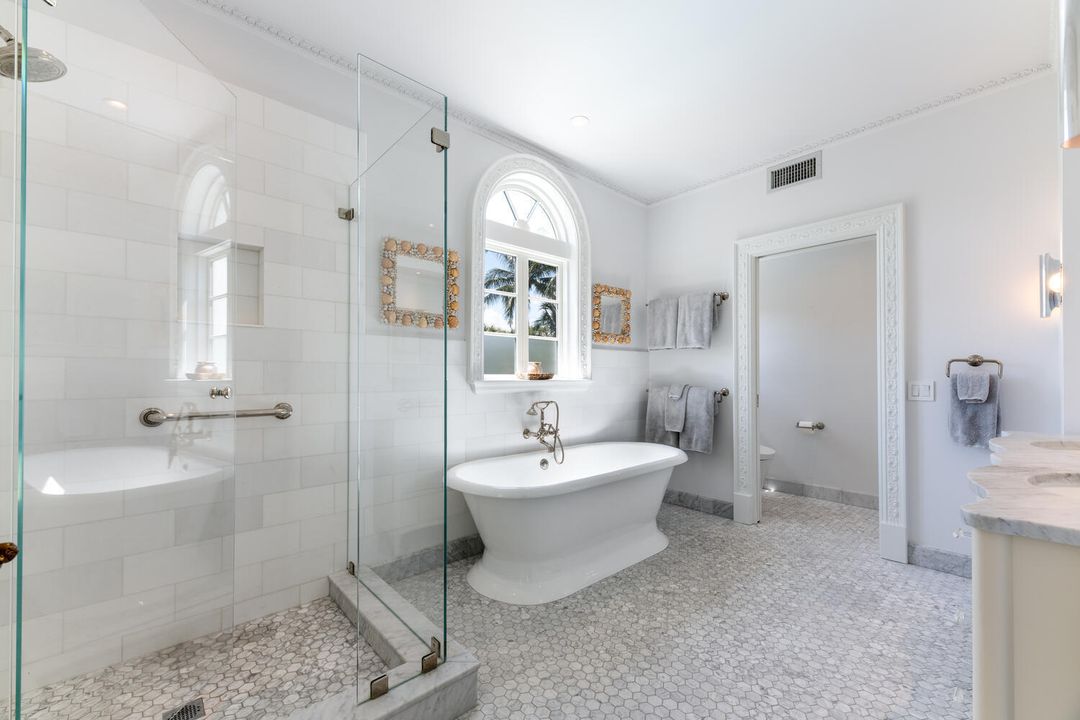 For Sale: $22,995,000 (6 beds, 6 baths, 5200 Square Feet)