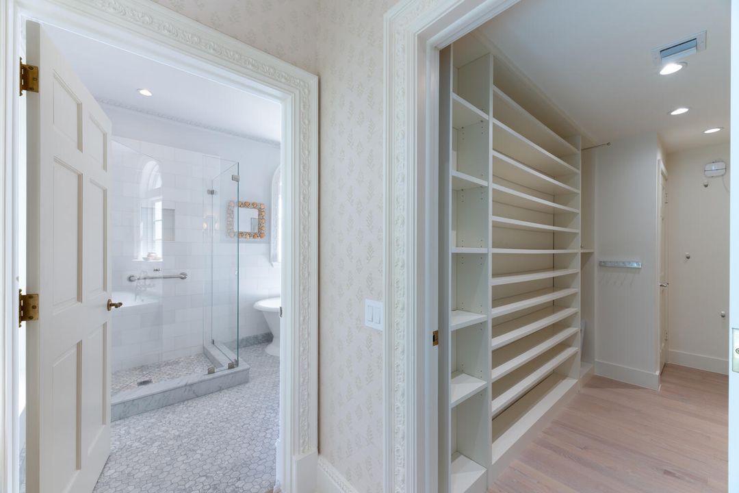 For Sale: $22,995,000 (6 beds, 6 baths, 5200 Square Feet)