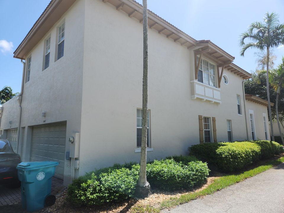 Active With Contract: $2,900 (4 beds, 3 baths, 1870 Square Feet)