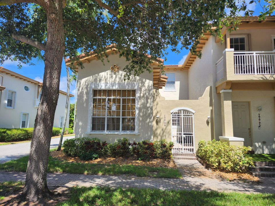 Active With Contract: $2,900 (4 beds, 3 baths, 1870 Square Feet)