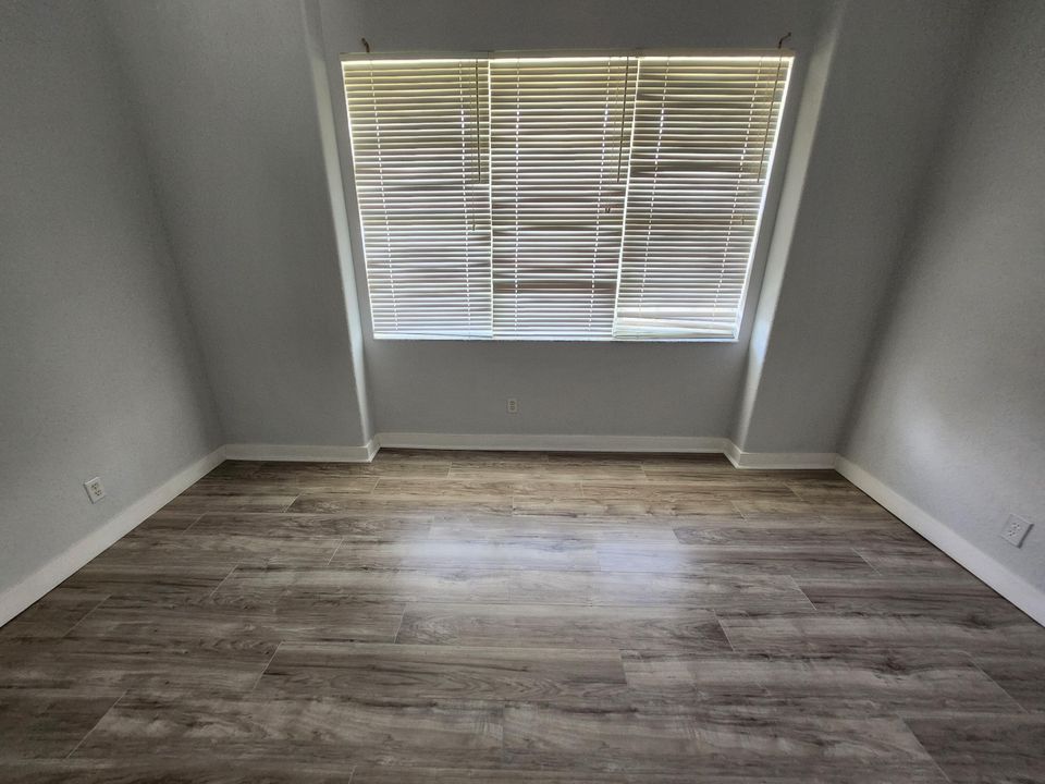 Active With Contract: $2,900 (4 beds, 3 baths, 1870 Square Feet)