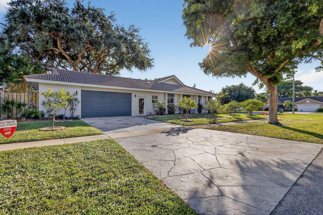 For Sale: $1,295,000 (3 beds, 2 baths, 2172 Square Feet)