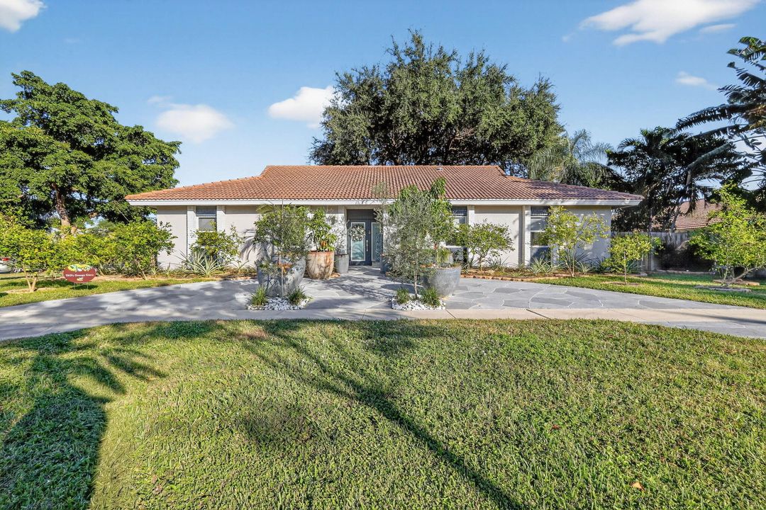 For Sale: $1,295,000 (3 beds, 2 baths, 2172 Square Feet)