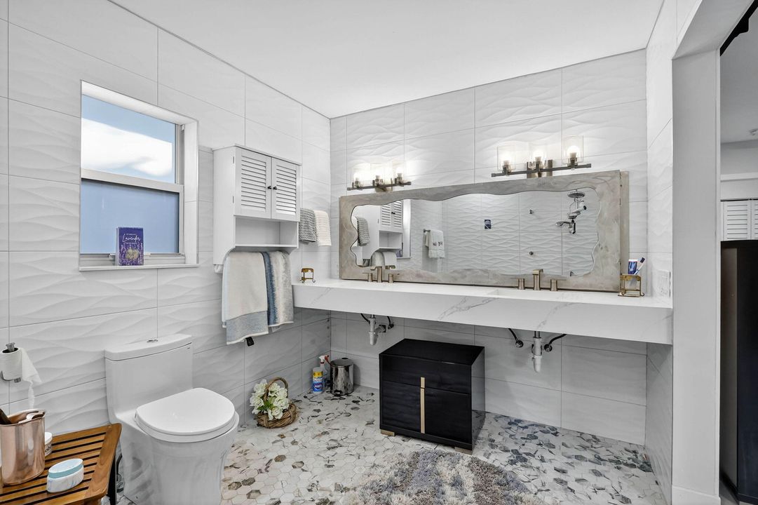 For Sale: $1,295,000 (3 beds, 2 baths, 2172 Square Feet)