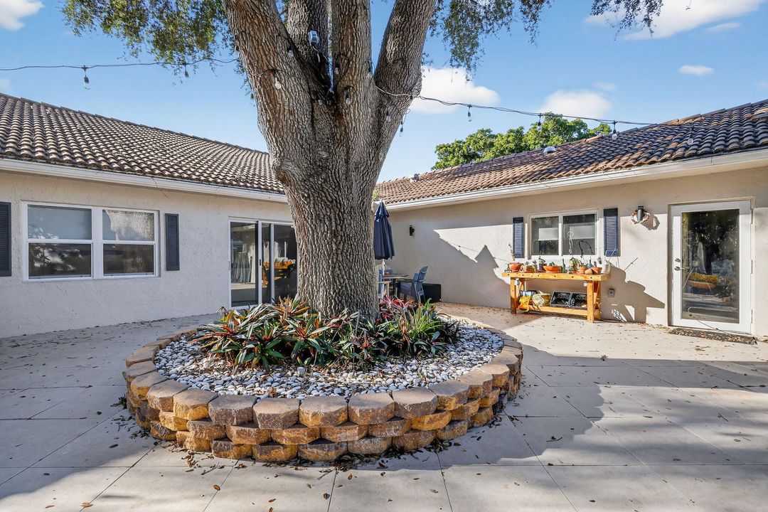 For Sale: $1,295,000 (3 beds, 2 baths, 2172 Square Feet)