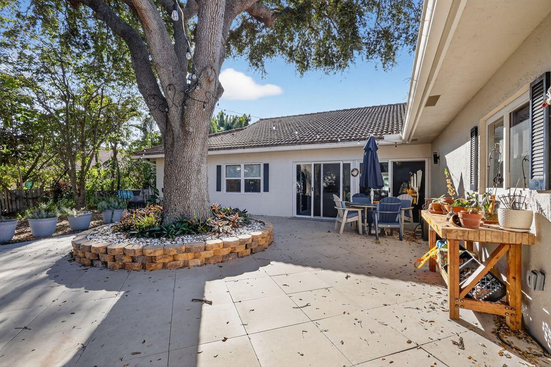 For Sale: $1,295,000 (3 beds, 2 baths, 2172 Square Feet)