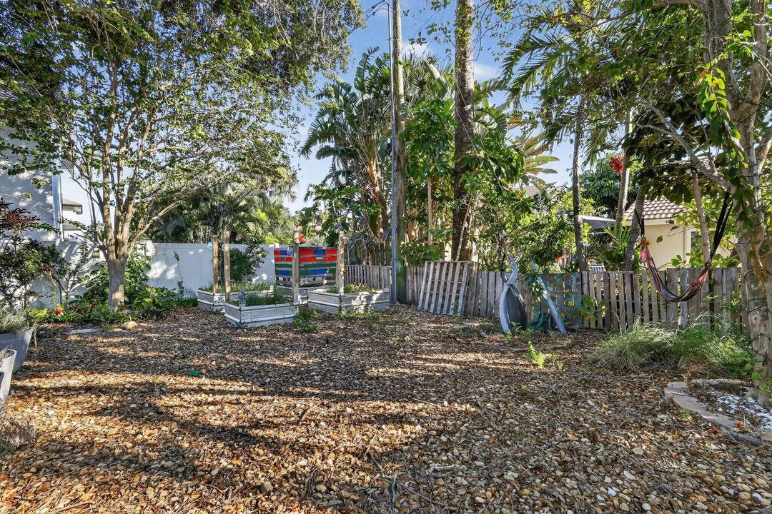 For Sale: $1,295,000 (3 beds, 2 baths, 2172 Square Feet)