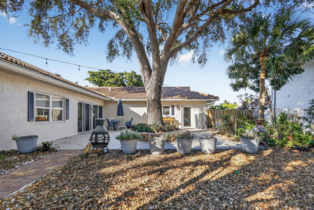 For Sale: $1,295,000 (3 beds, 2 baths, 2172 Square Feet)