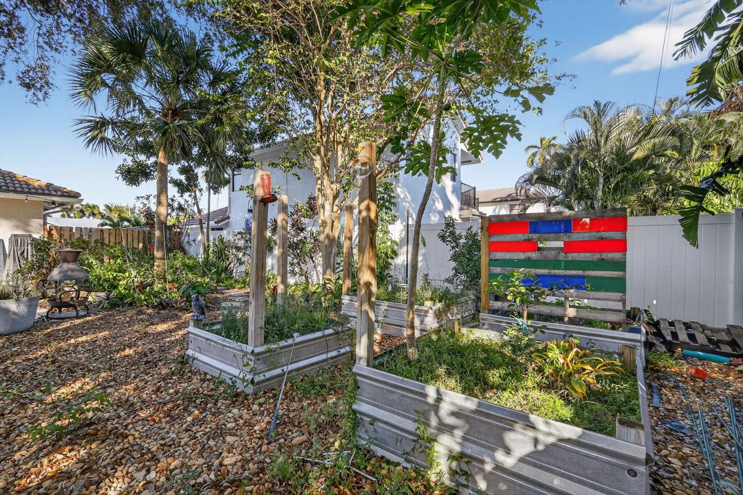 For Sale: $1,295,000 (3 beds, 2 baths, 2172 Square Feet)