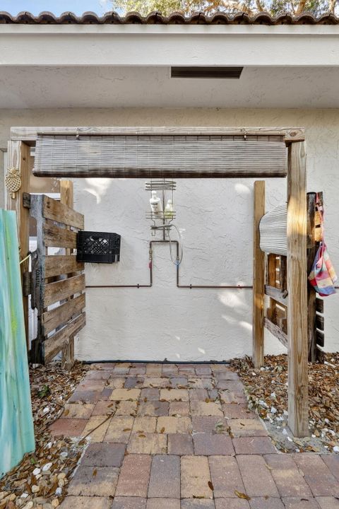 For Sale: $1,295,000 (3 beds, 2 baths, 2172 Square Feet)