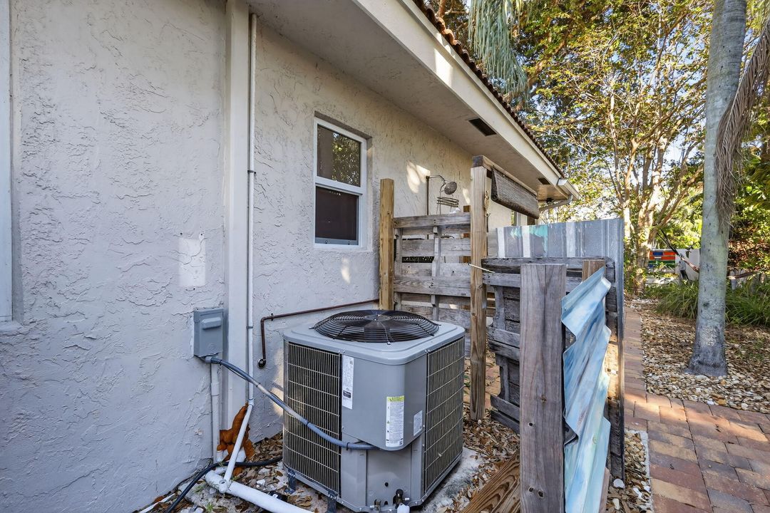 For Sale: $1,295,000 (3 beds, 2 baths, 2172 Square Feet)