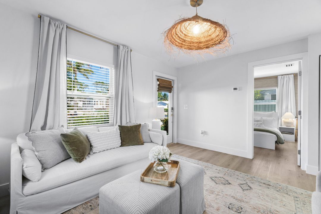 待售: $689,900 (0 贝兹, 0 浴室, 728 平方英尺)