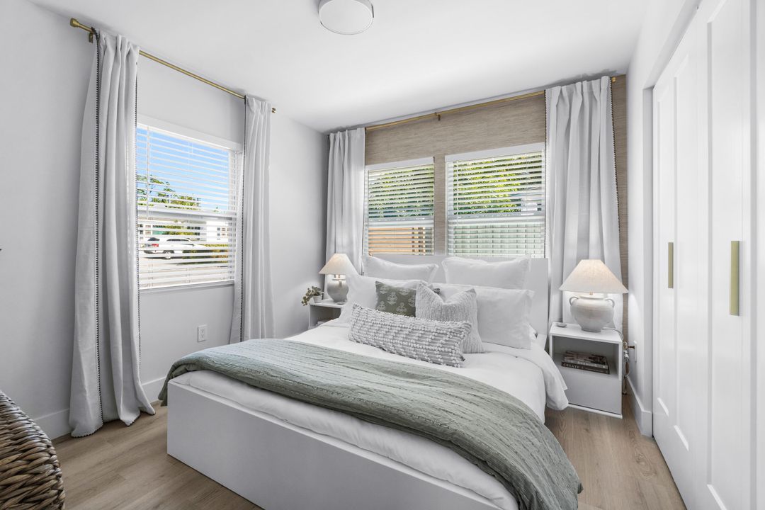 待售: $689,900 (0 贝兹, 0 浴室, 728 平方英尺)