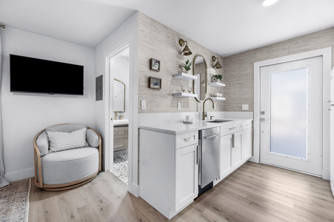 待售: $689,900 (0 贝兹, 0 浴室, 728 平方英尺)