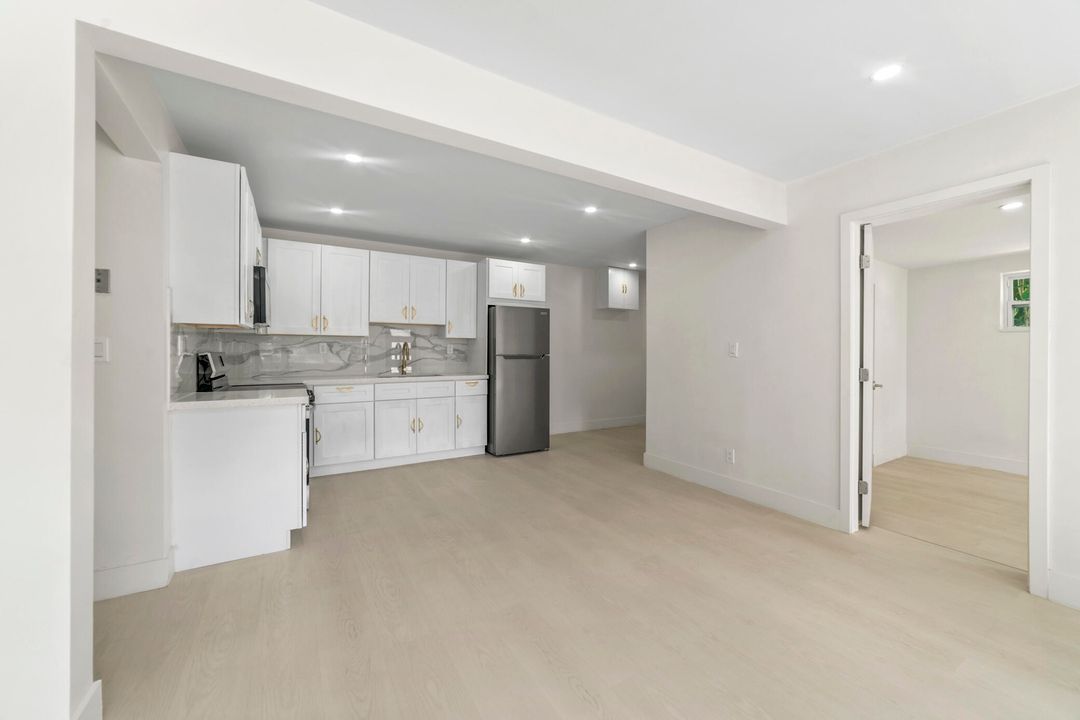 待售: $595,000 (4 贝兹, 2 浴室, 1332 平方英尺)