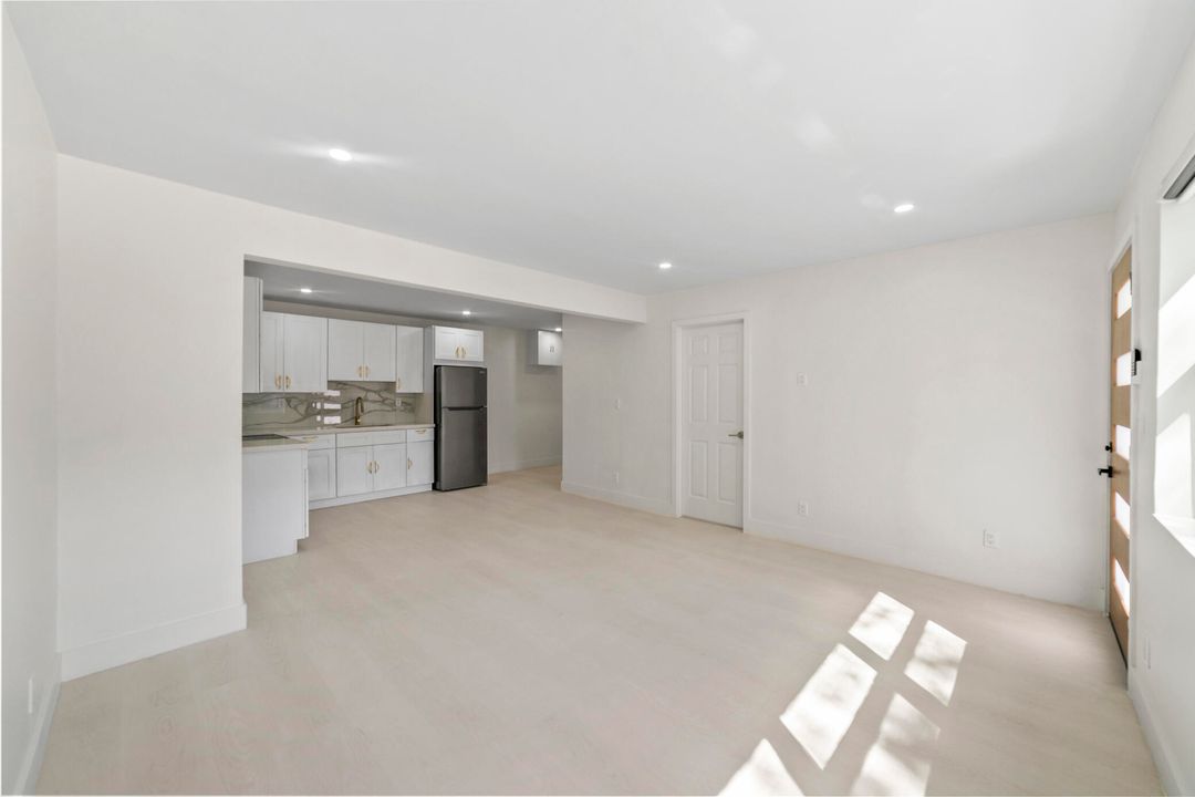 待售: $595,000 (4 贝兹, 2 浴室, 1332 平方英尺)