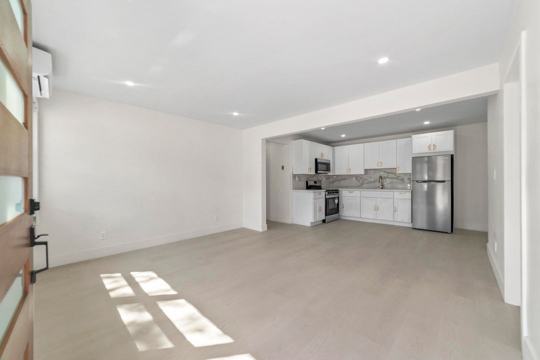 待售: $595,000 (4 贝兹, 2 浴室, 1332 平方英尺)