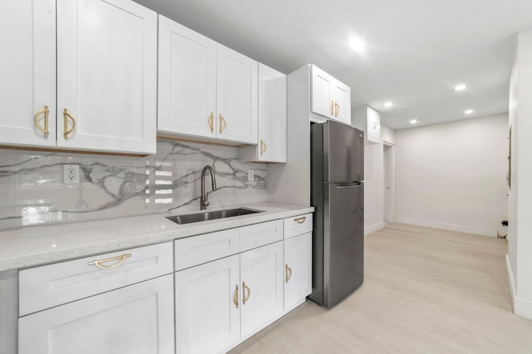 待售: $595,000 (4 贝兹, 2 浴室, 1332 平方英尺)