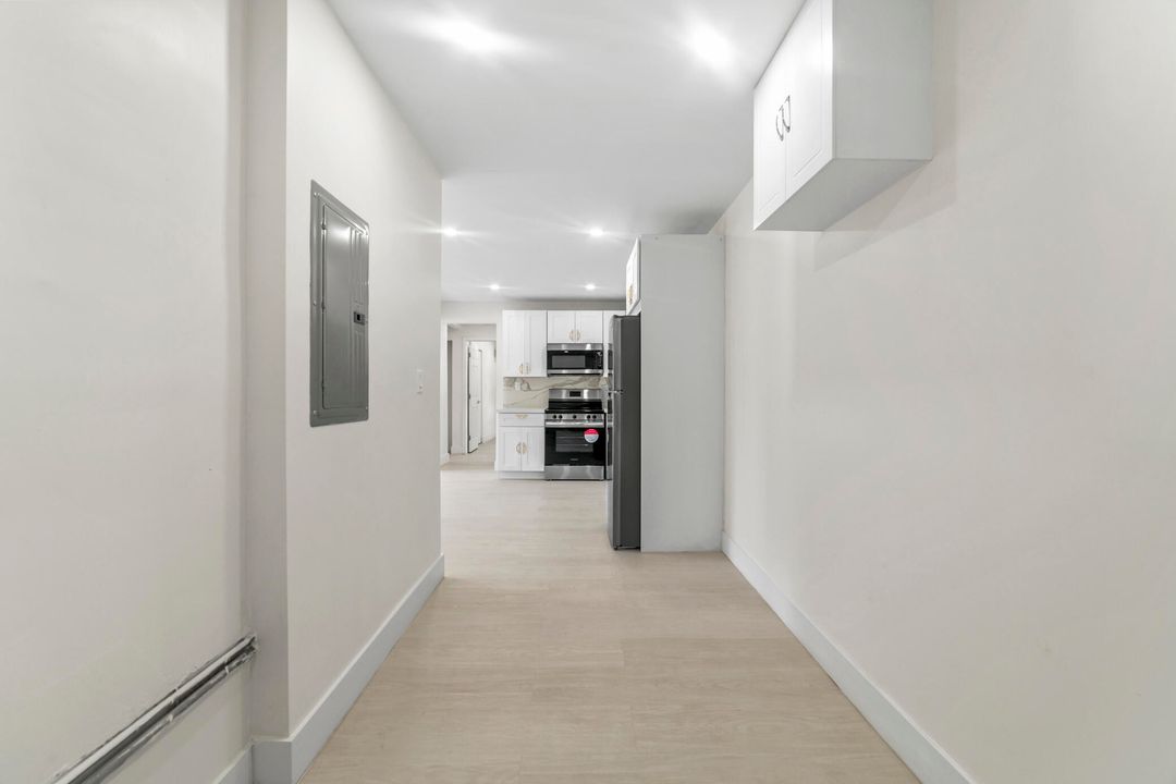 待售: $595,000 (4 贝兹, 2 浴室, 1332 平方英尺)