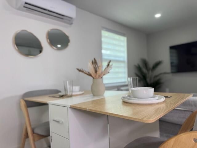 待售: $595,000 (4 贝兹, 2 浴室, 1332 平方英尺)