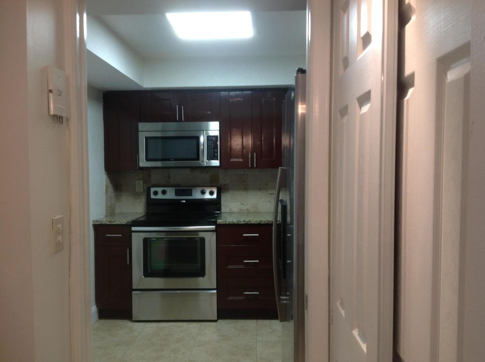 For Rent: $6,500 (2 beds, 2 baths, 1050 Square Feet)