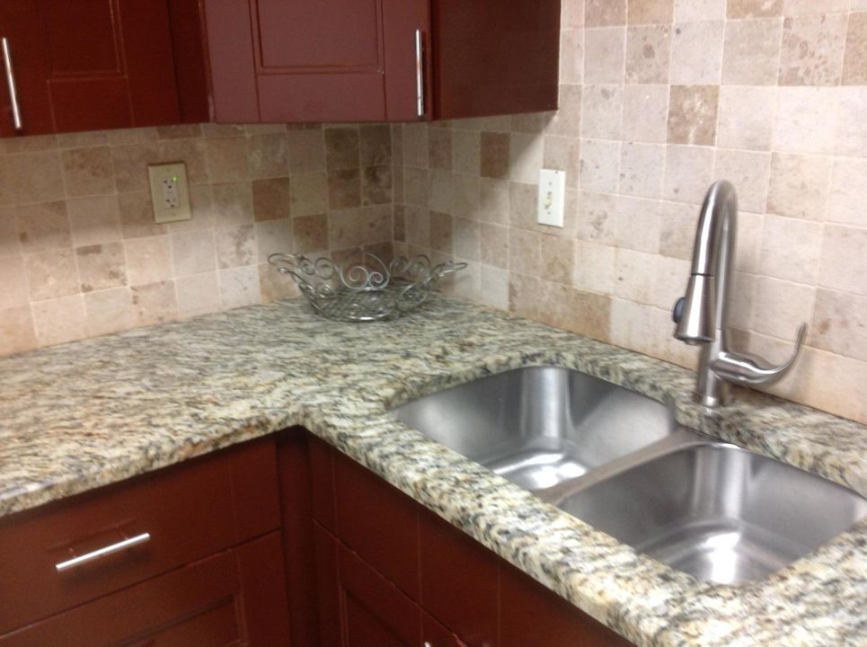 For Rent: $6,500 (2 beds, 2 baths, 1050 Square Feet)