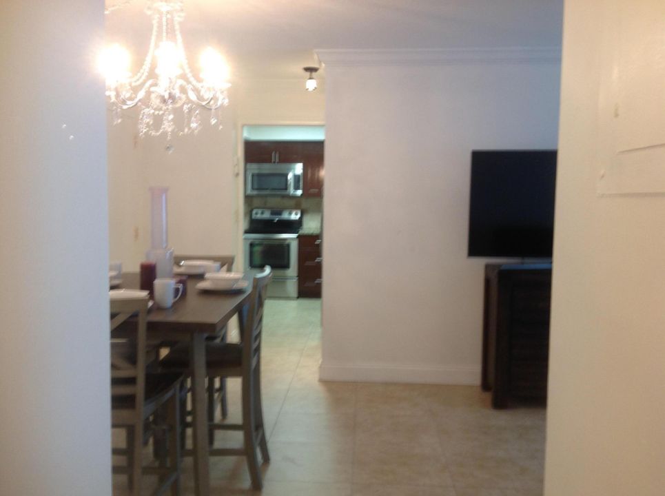 For Rent: $6,500 (2 beds, 2 baths, 1050 Square Feet)