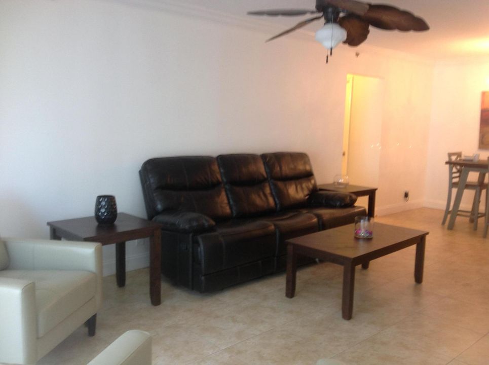 For Rent: $6,500 (2 beds, 2 baths, 1050 Square Feet)
