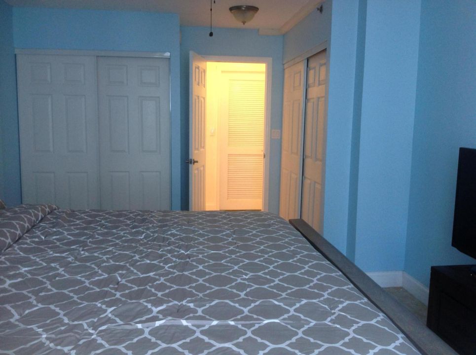 For Rent: $6,500 (2 beds, 2 baths, 1050 Square Feet)