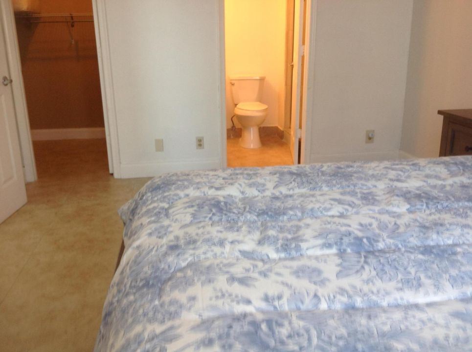 For Rent: $6,500 (2 beds, 2 baths, 1050 Square Feet)