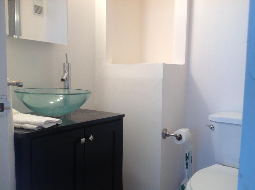 For Rent: $6,500 (2 beds, 2 baths, 1050 Square Feet)