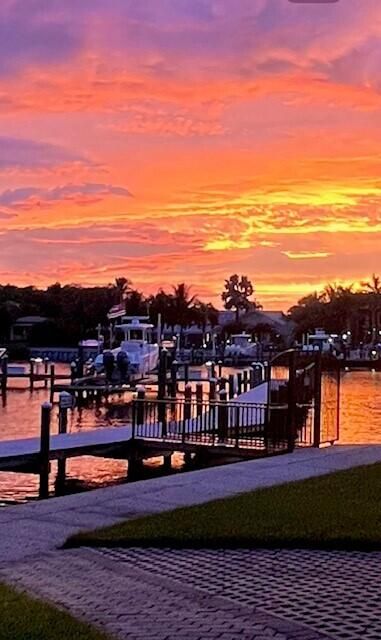 Activo con contrato: $10,000 (3 camas, 2 baños, 1509 Pies cuadrados)