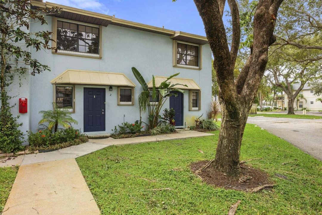 For Rent: $2,400 (2 beds, 1 baths, 1056 Square Feet)