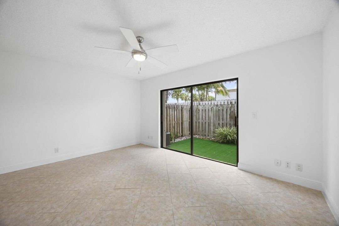 For Rent: $2,400 (2 beds, 1 baths, 1056 Square Feet)