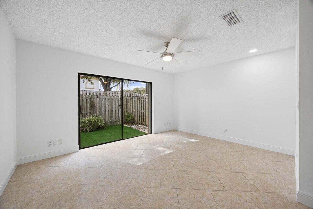 For Rent: $2,400 (2 beds, 1 baths, 1056 Square Feet)