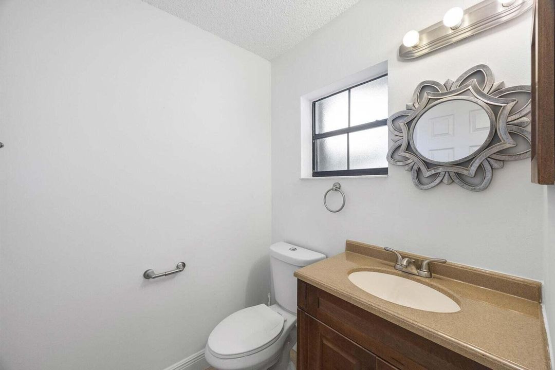 For Rent: $2,400 (2 beds, 1 baths, 1056 Square Feet)