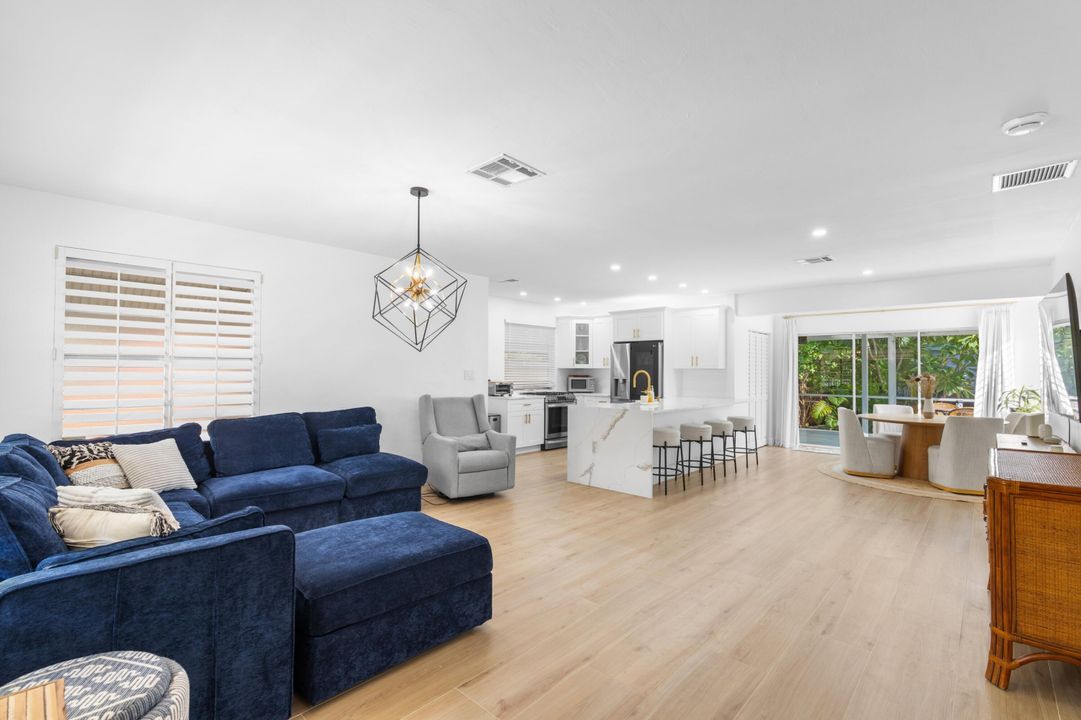 For Sale: $674,999 (2 beds, 3 baths, 1348 Square Feet)