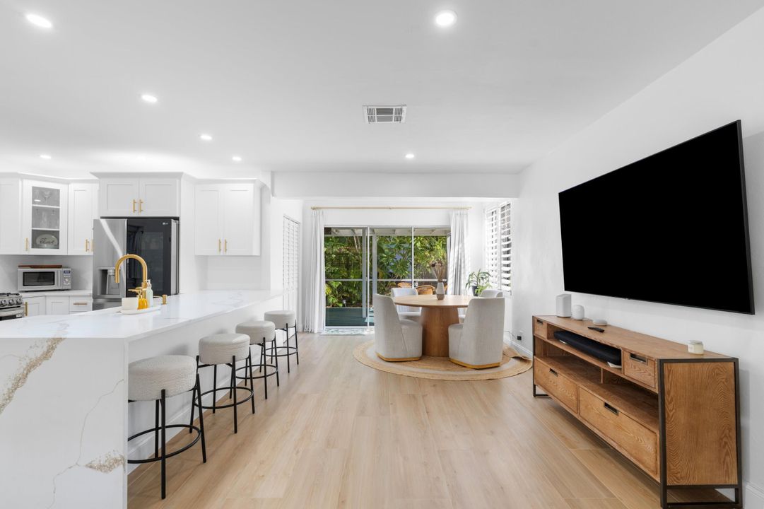 For Sale: $674,999 (2 beds, 3 baths, 1348 Square Feet)